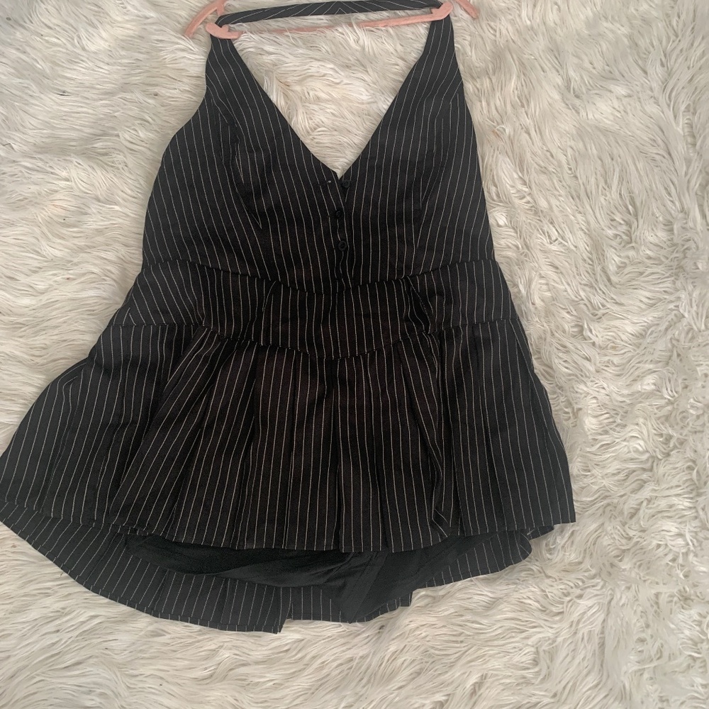 Black and white  how to dress with connected shores